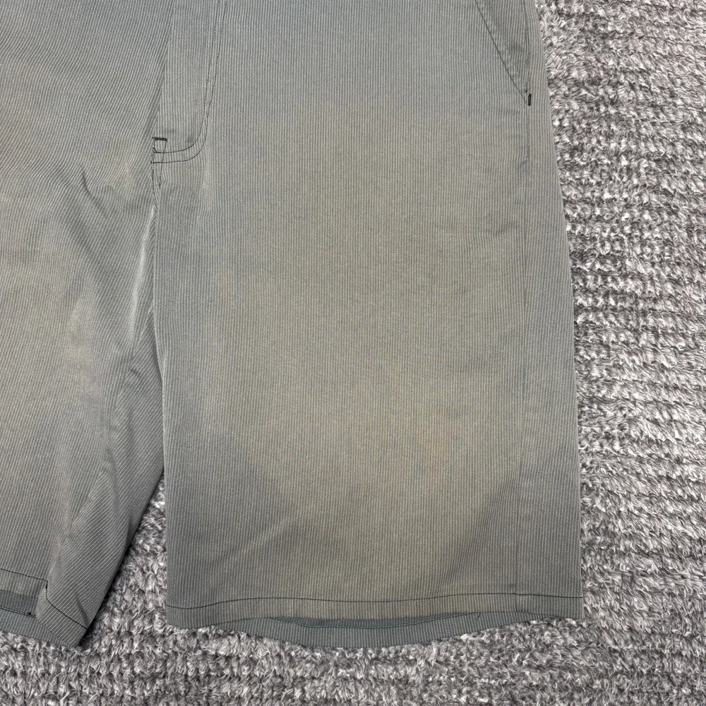 Travis Mathew Mens Shorts 36 Gray Striped Performance‎ Stretch Flat Front Golf